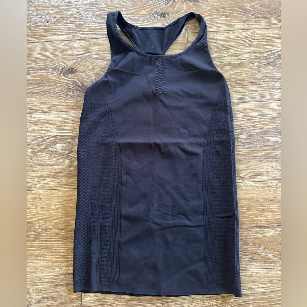 🏋🏻‍♀️ Nike Black Athletic Tank Top 🏋🏻‍♀️